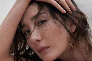 杨幂14本杂志26张封面 雀斑妆居家大片惊艳