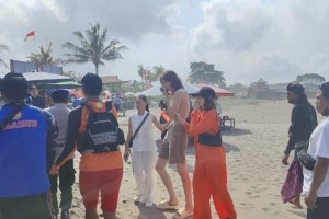 网红仲尼巴厘岛溺亡，妻子卡琳娜悲痛