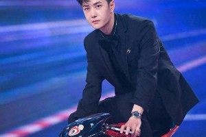 2024微博之夜盛典：沈腾赵丽颖获KING&QUEEN荣誉