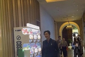 黄晓明华表奖现身暴瘦引热议，真实状态获赞