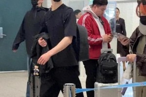 李昀锐双胞胎哥哥现身机场，兄弟情深引热议