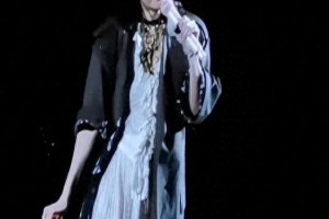 肖战孙燕姿演唱会双向奔赴，顶流追星引热议