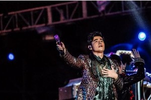 周杰伦演唱会门票被炒至2.3万，黄牛产业链揭秘