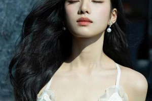 张婧仪的自然美：璞玉光泽与独特气质