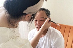 林允连续五年为周星驰庆生，星女郎情谊深厚