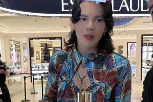 向佐杭州活动穿鸡蛋饼装引热议，奇装异服成流量密码